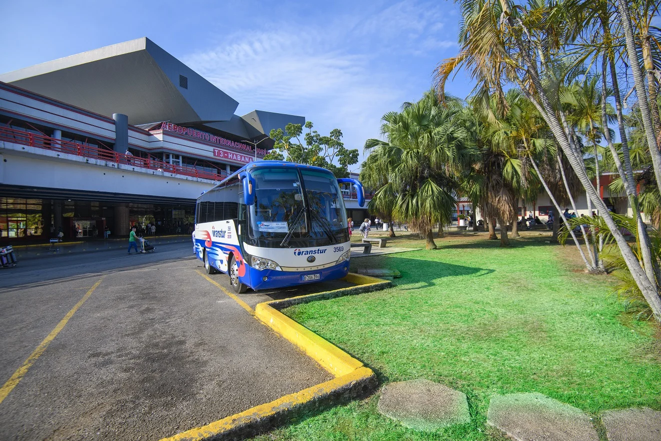 Shuttle Habana <br> Servicio de conexión Aeropuerto José Martí-Hoteles de La Habana.